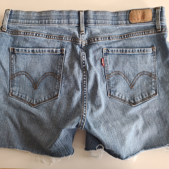 Cut off Levi's Size 12 - Picture 2 of 3